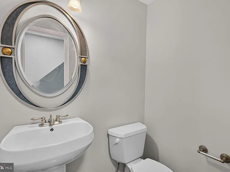 8228 Goldstream Ct — Photo 15