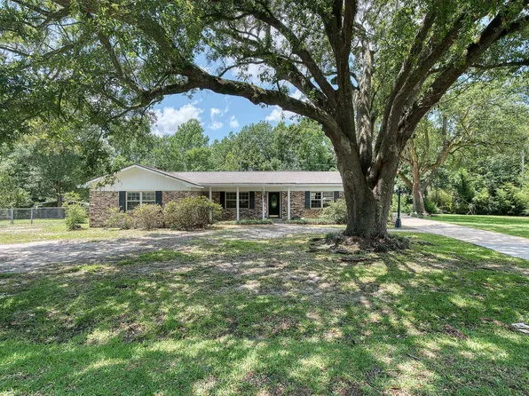 435 S Inwood Dr, Bridge City, TX 77611