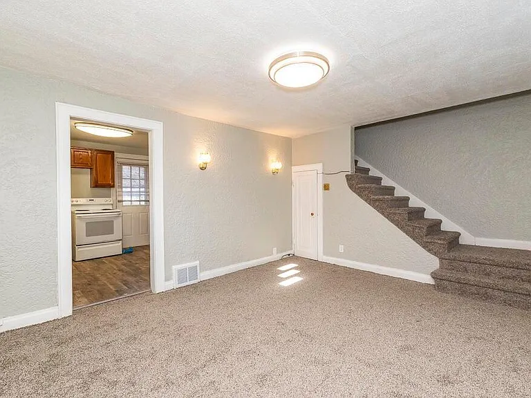 224 Maple St #2 — Photo 7