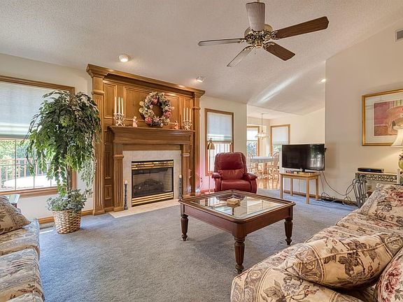 3rd image of 6926 Chestnut Oak Ct