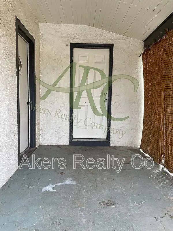 2 bed, 1.0 bath, 804 sqft, $1,025 — Photo 2