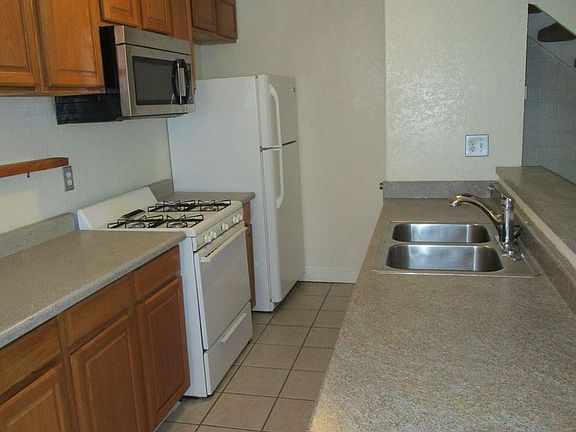 5th image of 1950 Duxburry Ln APT 3