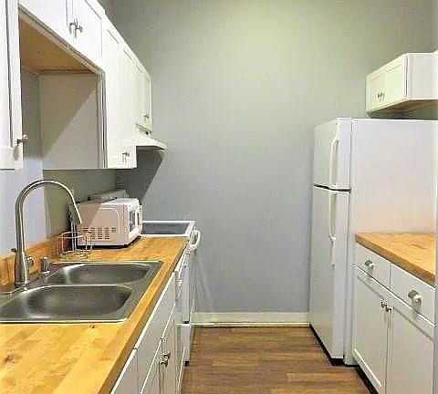 3rd image of 2345 Grinstead Dr #2344