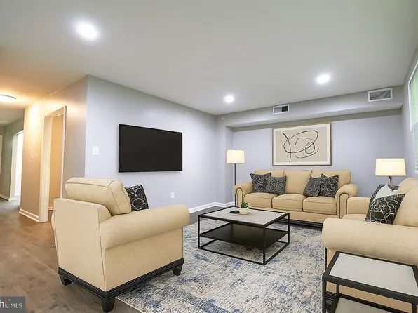 213 Bishop Dr, Aston, PA 19014