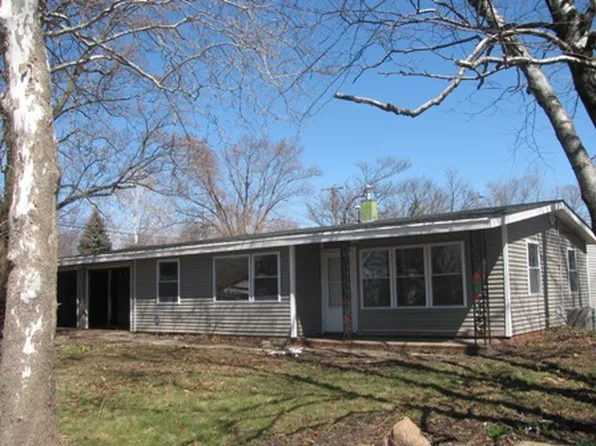 1306 Hollycrest Dr, Champaign, IL 61821