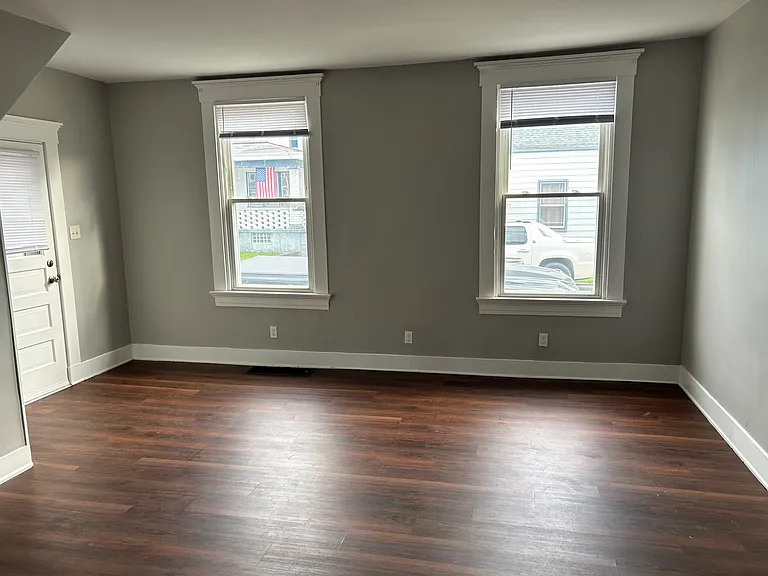 218 W Vine St — Photo 4