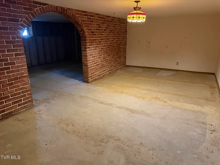 2510 Catherine St — Photo 15