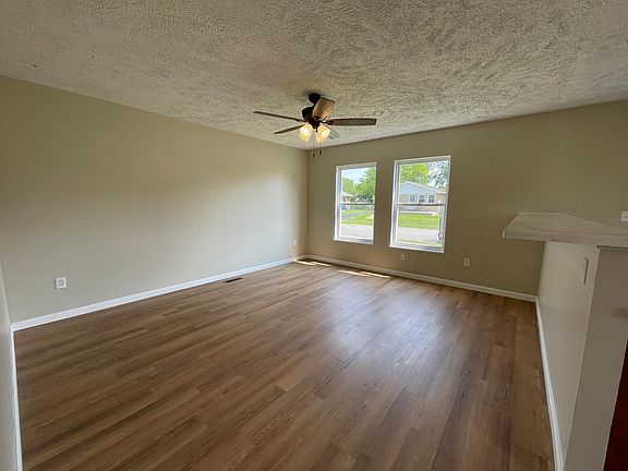 3rd image of 4325 Silverberry Ave