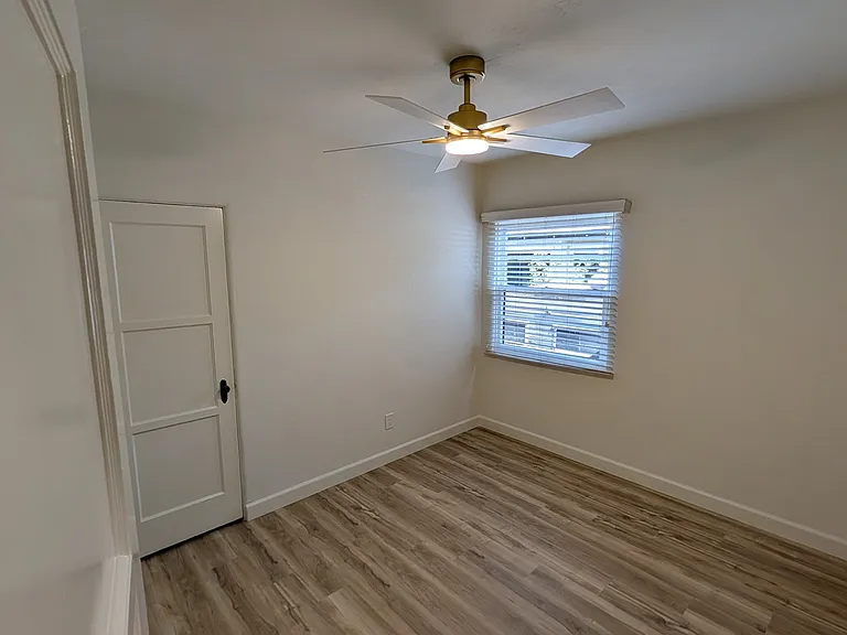 2216 E St — Photo 15