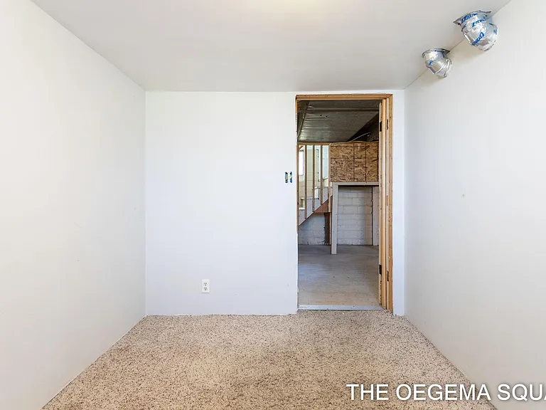 151 E 22nd St — Photo 28