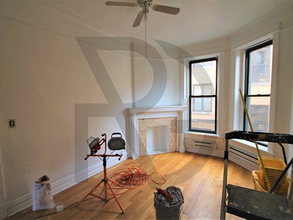 2nd image of 428 W Belden Ave #43822
