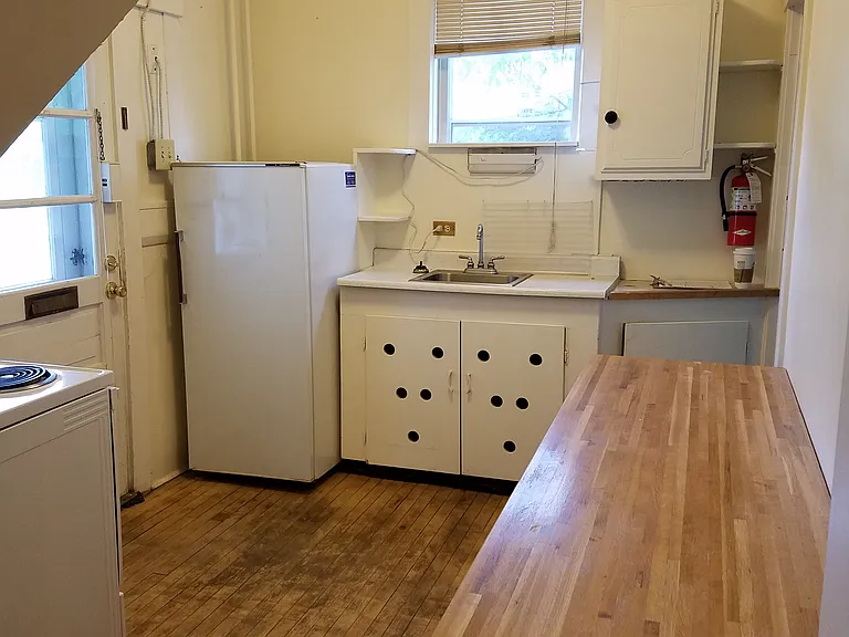 521 5th Ave — Photo 2