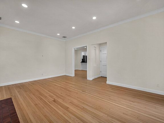 4th image of 2828 Avenel St