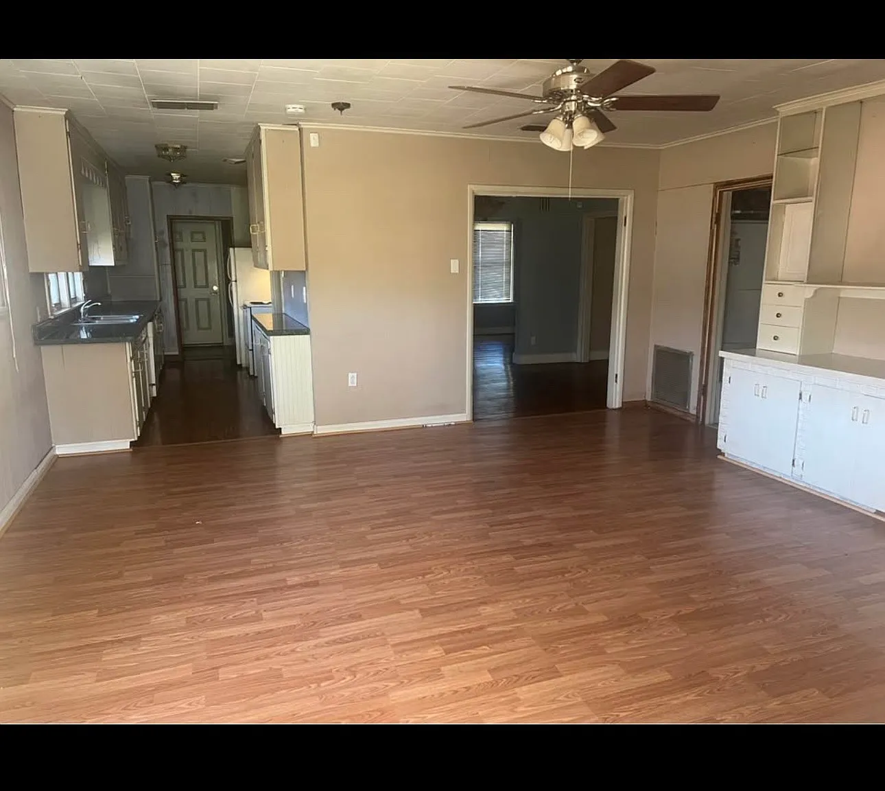 3 bed, 1609 sqft, $900 — Photo 3