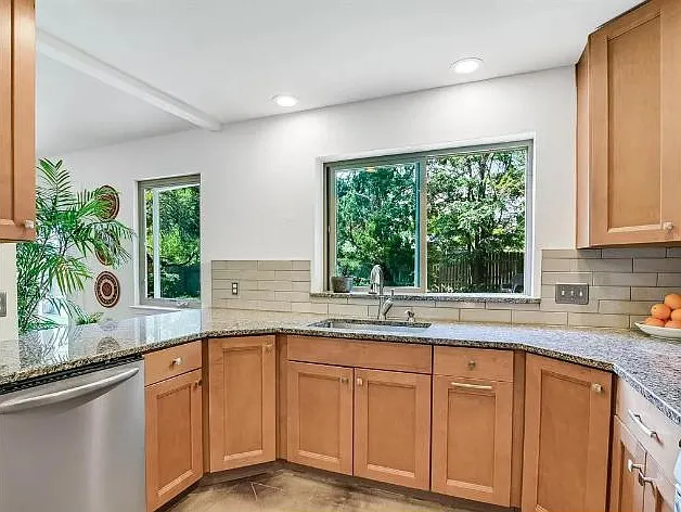 7104 Lunar Dr — Photo 13