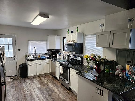 3rd image of 4237 Main St Floor 2