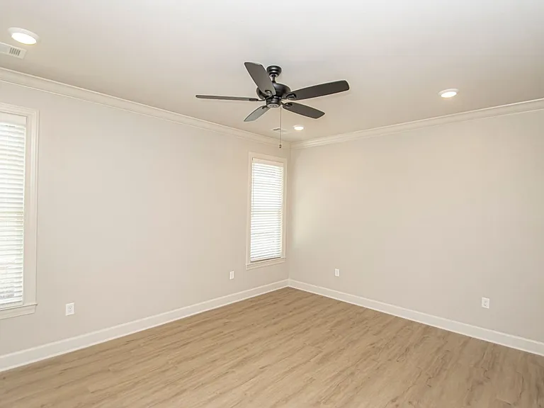 404 Gardens Ln — Photo 14