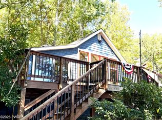 81 Boulder Point Rd, Lakeville, PA 18438
