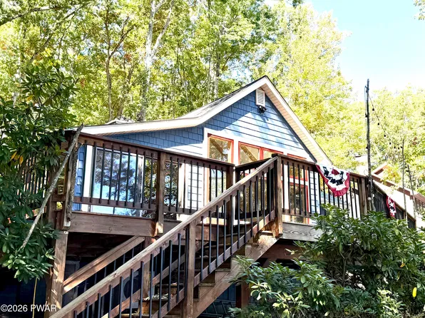 81 Boulder Point Rd, Lakeville, PA 18438