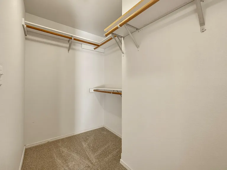 916 McCormick St NE — Photo 25
