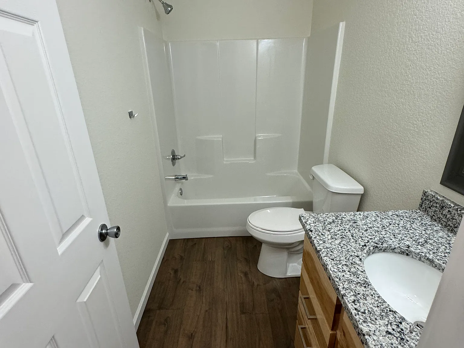 3 bed, 1200 sqft, $1,800 — Photo 2