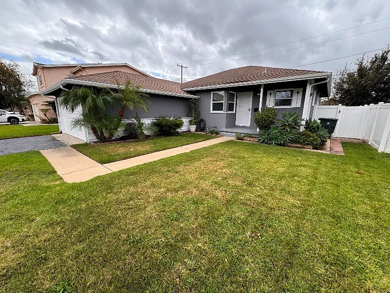 3 bed, 1100 sqft, $4,350 — Photo 2