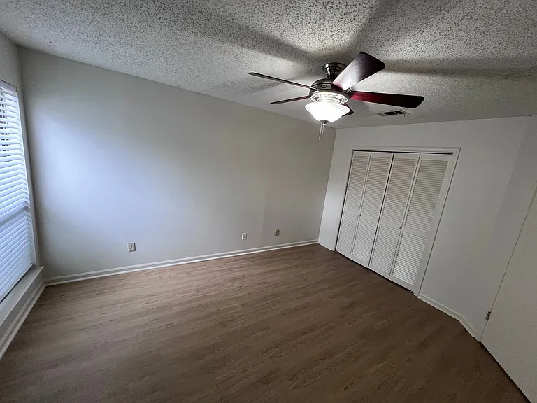 1025 Stonegate Dr #B — Photo 10
