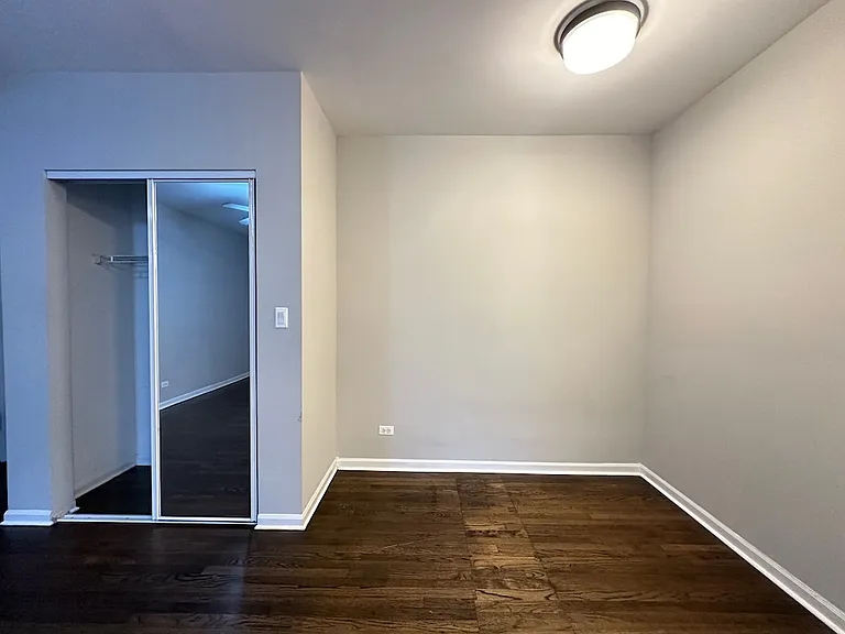 914 W Dakin St #211 — Photo 8