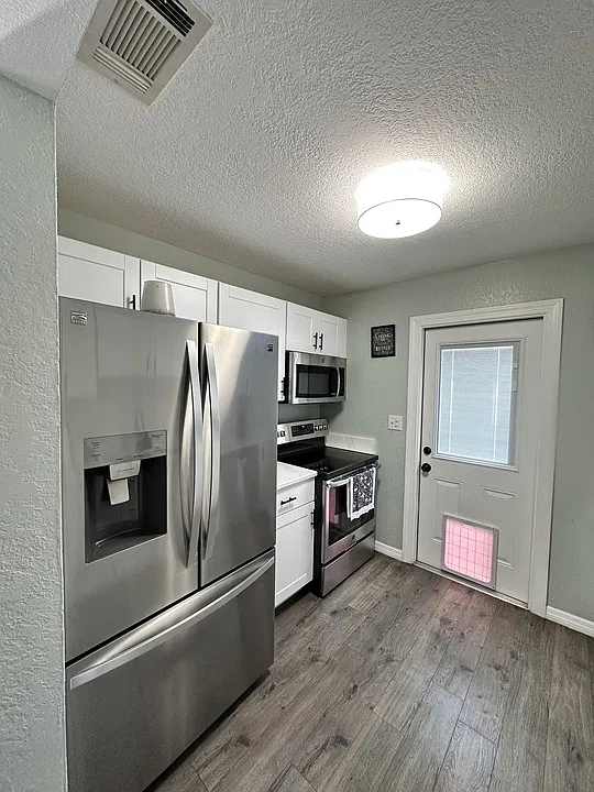 3 bed, 870 sqft, $2,550 — Photo 4
