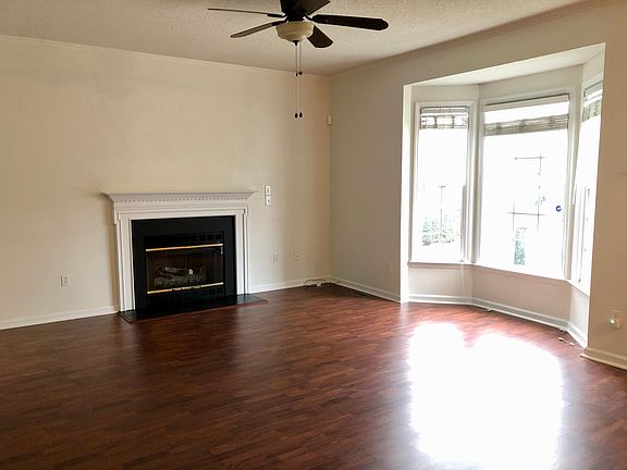 2nd image of 20 Duke Of Gloucester Cir