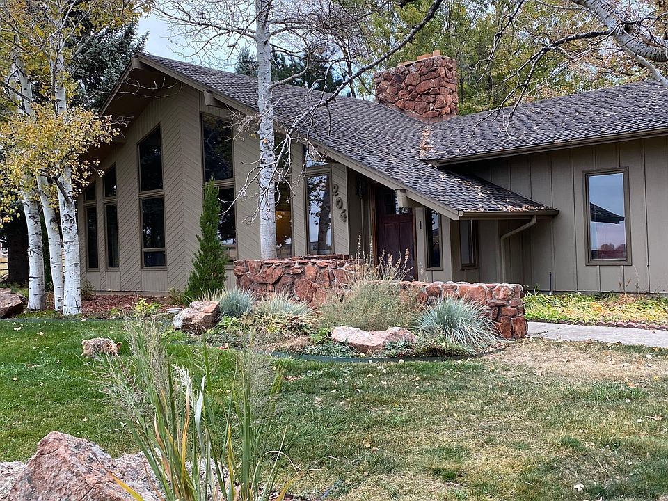 3+ acre peaceful setting, 10 min to Old Town Fort Collins and easy access to I-25.