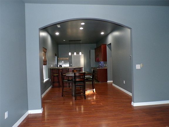 4th image of 809 N 4th St