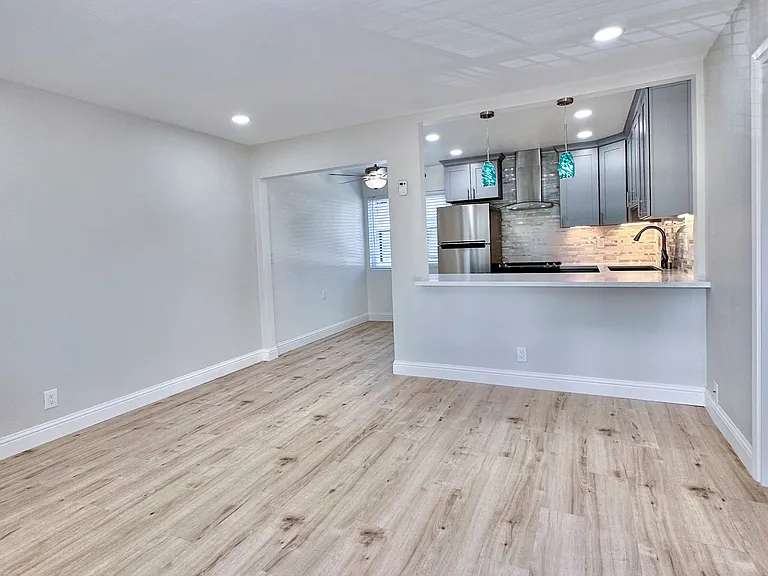 655 Mariposa Ave — Photo 23