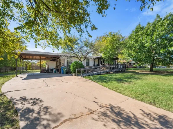 305 Penny Ln, Roanoke, TX 76262