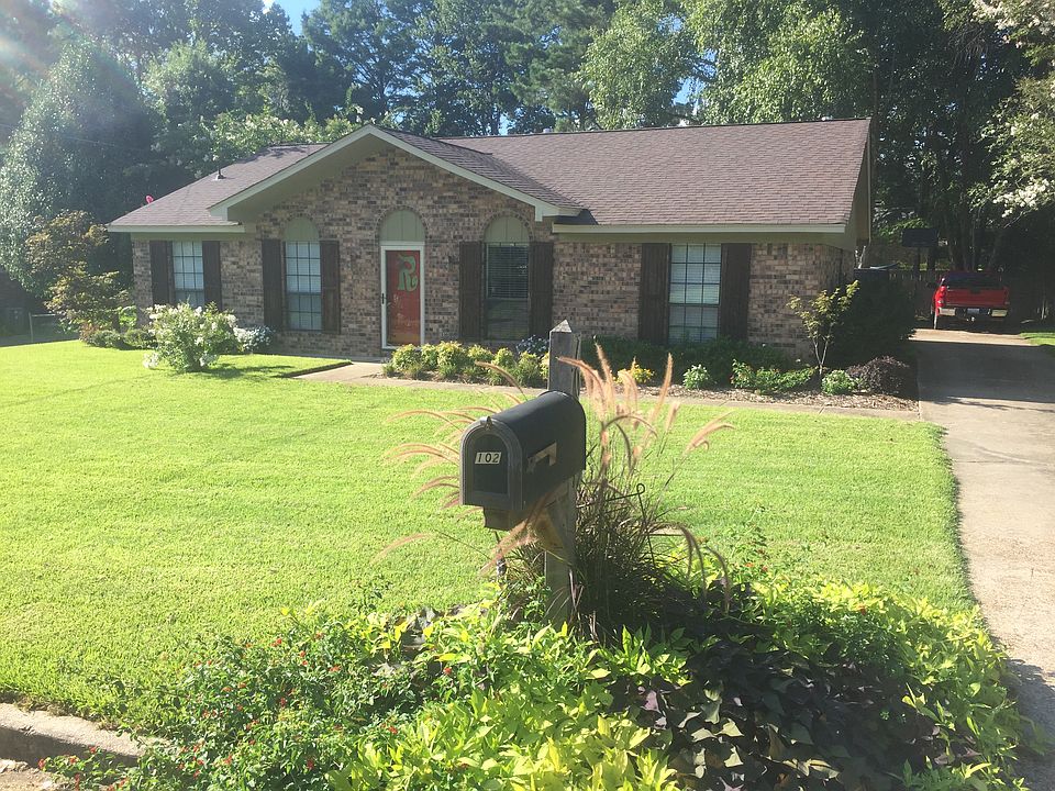 1st image of 102 Pinewood Dr