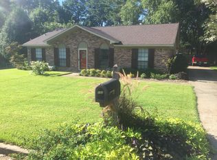 102 Pinewood Dr, Starkville, MS 39759