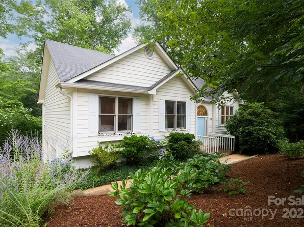 106 Goldfinch Ln, Asheville, NC 28803