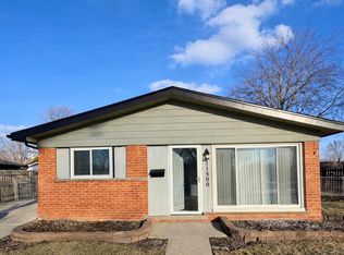 31800 Briar Ln, Saint Clair Shores, MI 48082