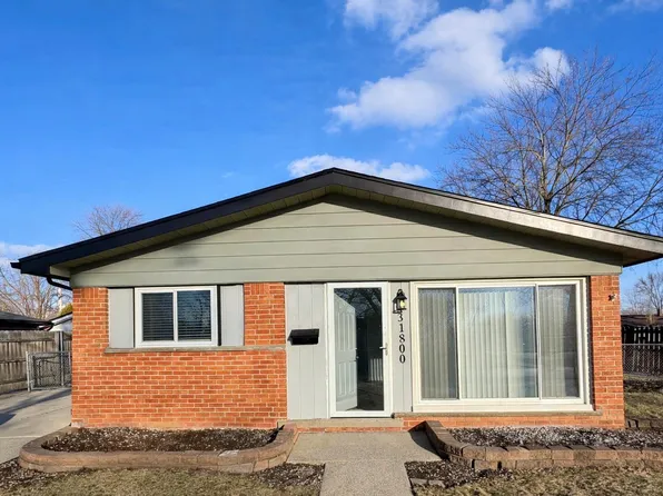 31800 Briar Ln, Saint Clair Shores, MI 48082