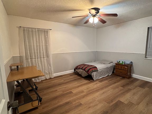 3rd image of 144 NW Orbison Dr