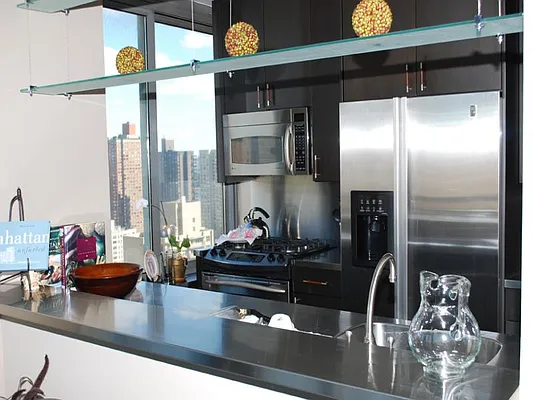 Sold by Sotheby's International Realty | media 36