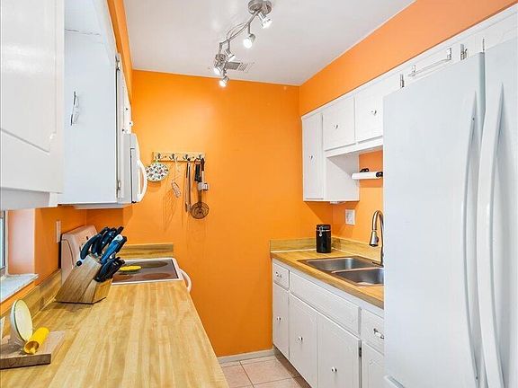 4th image of 419 Earl Ave