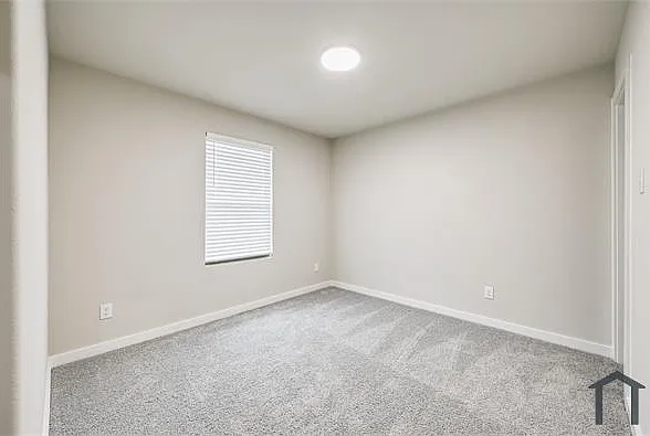 946 Olive Dr — Photo 15
