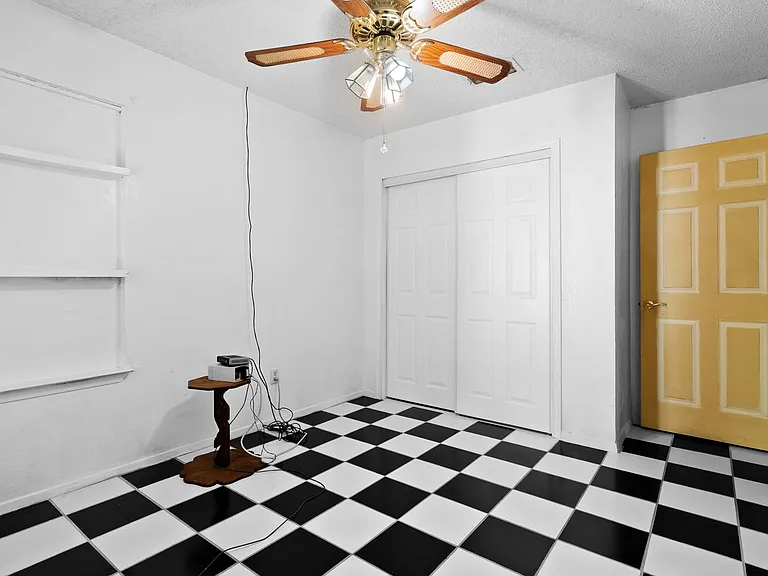 2407 Hidden Valley Dr — Photo 21