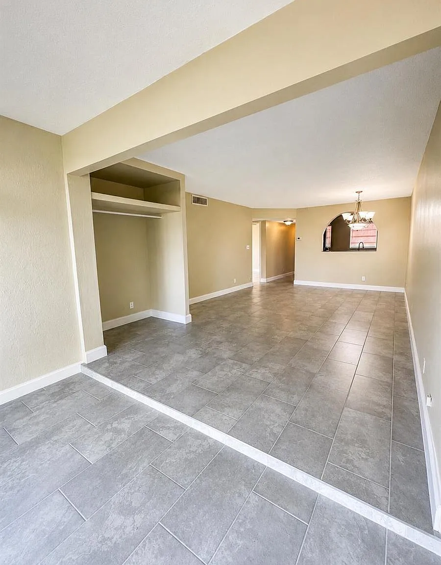 $2,300 7830 NW 33rd st. — Photo 4