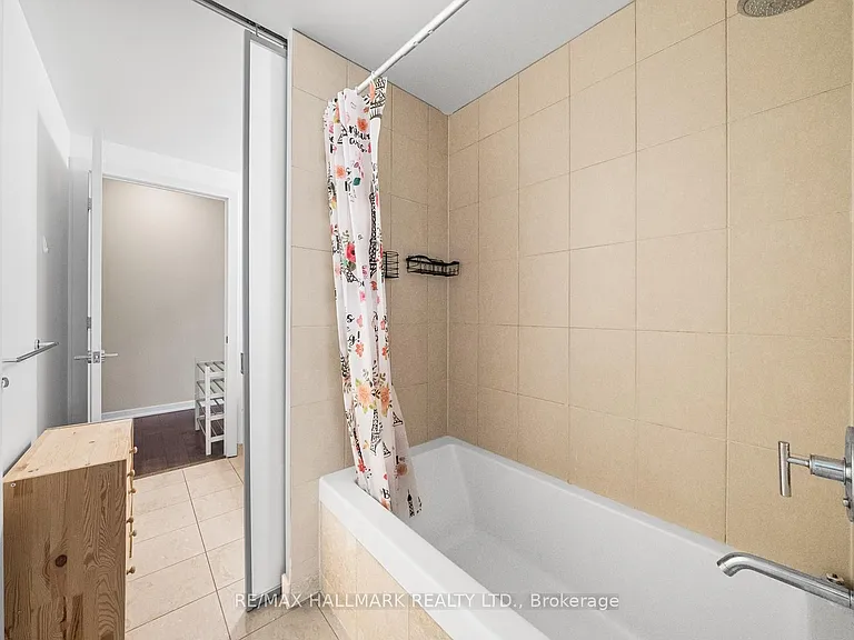 33 Charles St E #2908 — Photo 20