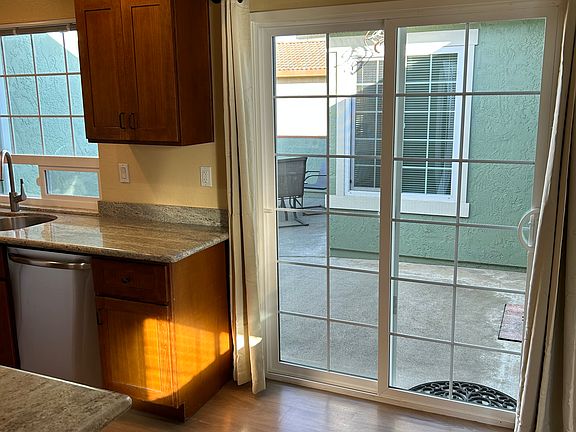 5th image of 487 Vivienne Dr