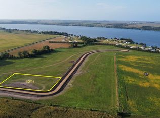 1 Oak Creek Cir, Big Stone City, SD 57216