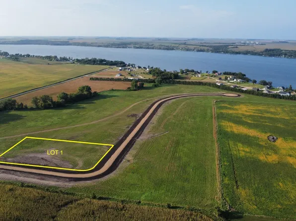 1 Oak Creek Cir, Big Stone City, SD 57216