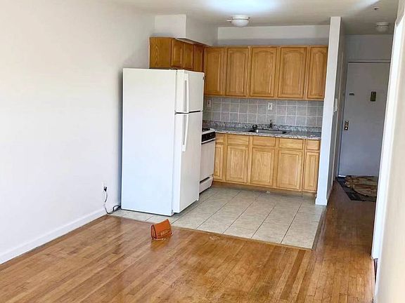 3rd image of 59-26 Xenia St Floor 4